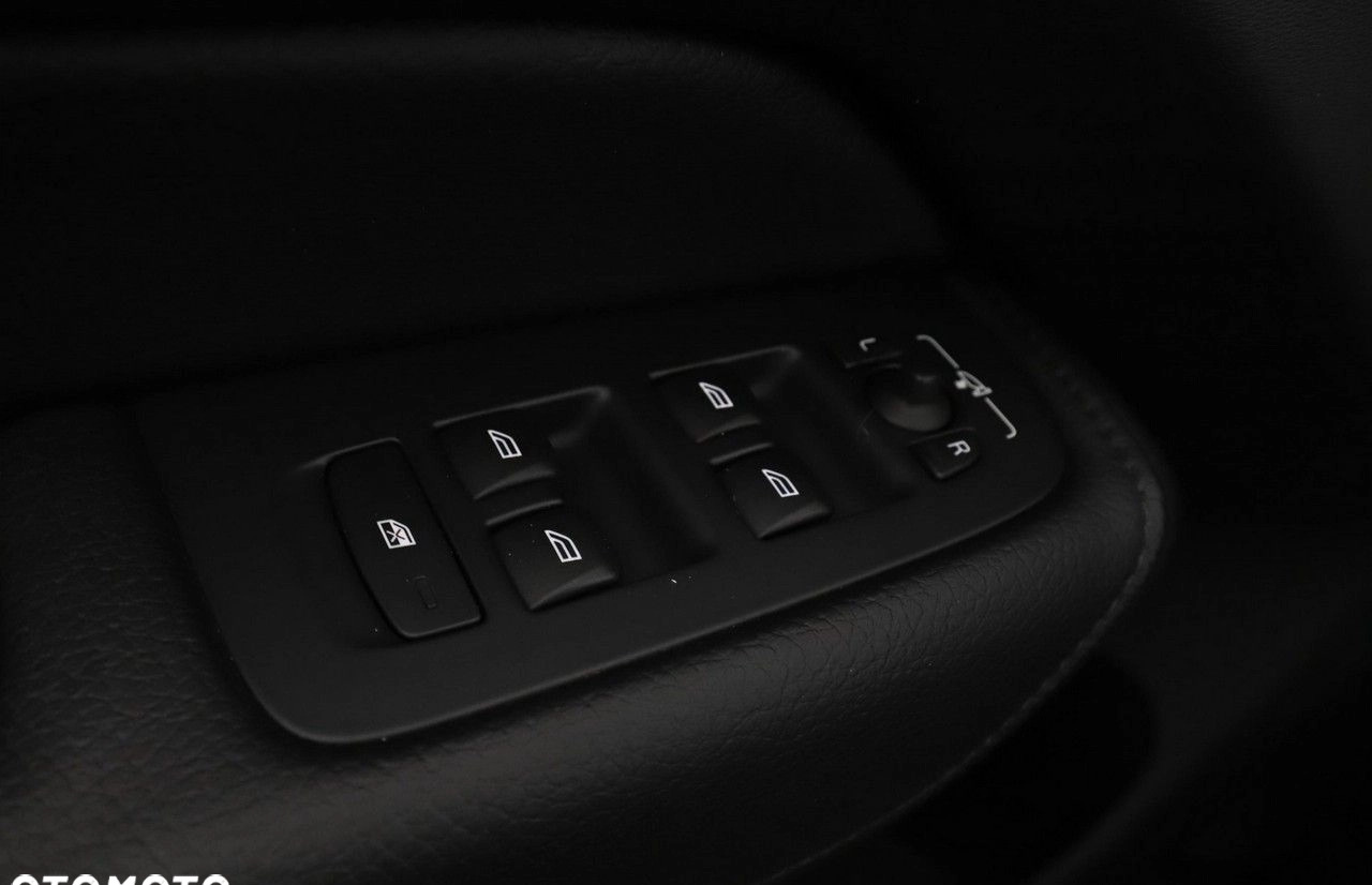 Volvo XC 60 cena 117900 przebieg: 135521, rok produkcji 2017 z Chocz małe 352